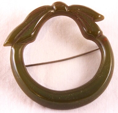 BP193 green bakelite wreath pin